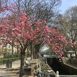 Apartment Paris, Au Bord Du Canal Saint Martin, Paris