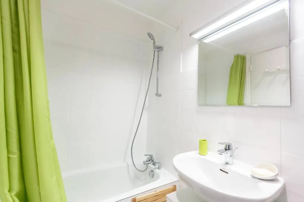 Paris Studio @Arc De Triomphe Apartment 0*,